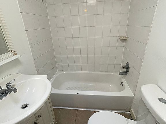 4th image of 1220 W Oxford St