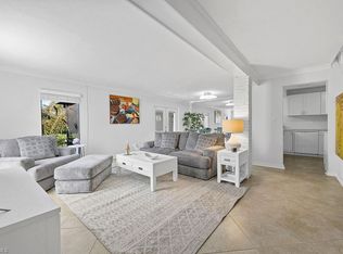 925 Palm View Dr APT 122, Naples, FL 34110