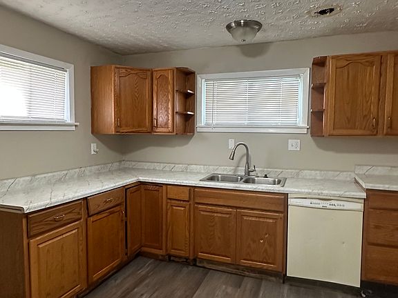 3rd image of 2490 Wilson Ave