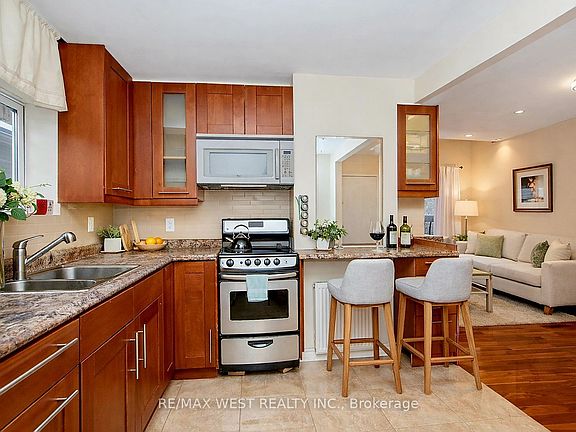 3rd image of 237 Vaughan Rd #2