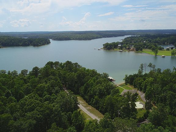 3rd image of Lynnwood Cir