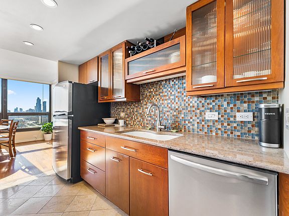 4th image of 360 E Randolph St APT 2102
