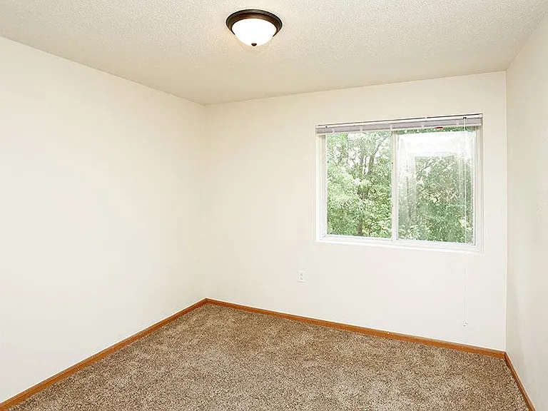 THE ARBORS APARTMENTS — Photo 9