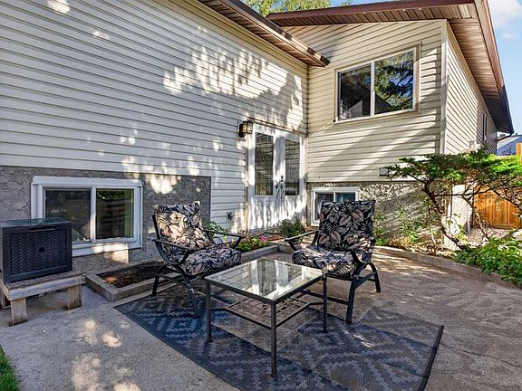 5th image of 907 SW Ranchview Dr NW