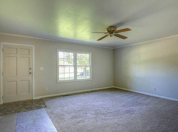3rd image of 2805 Maplewood Dr