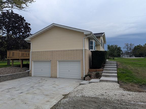 2nd image of 104 Elm Ave SW