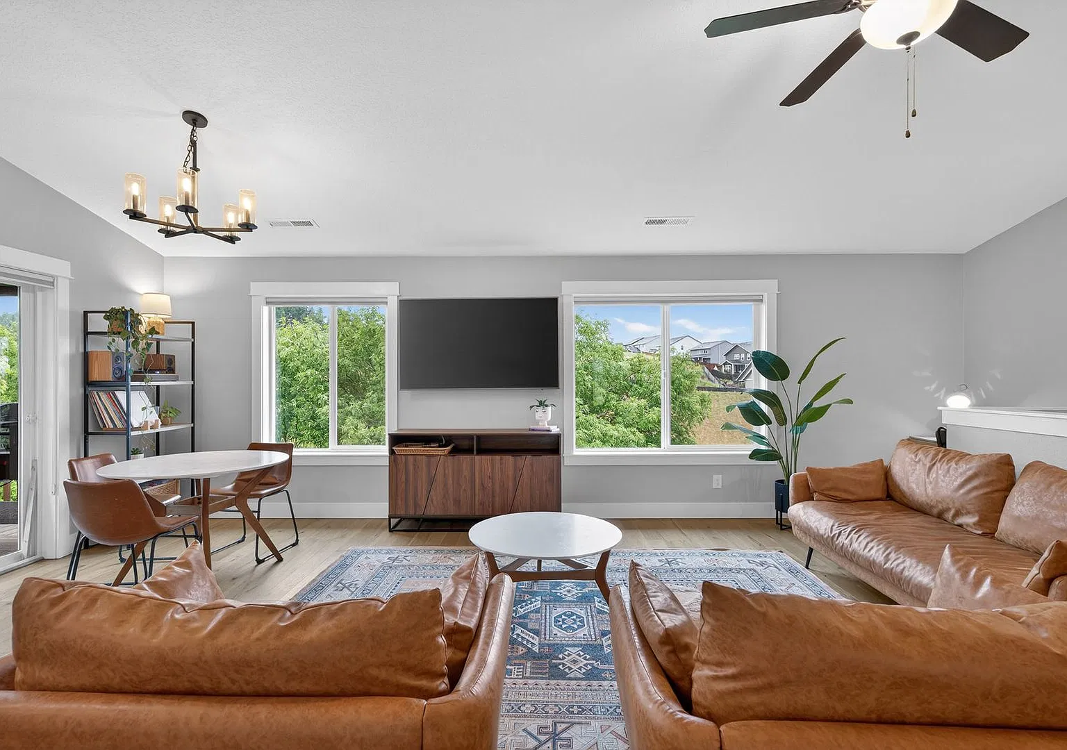 Spacious 5-Bedroom Home in Desirable NW McMinnville — Photo 4