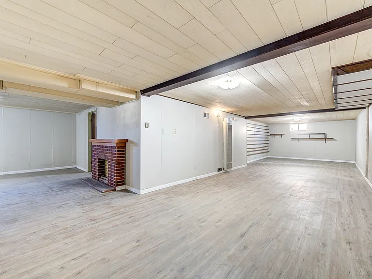 8435 Bridle Spur Dr — Photo 32