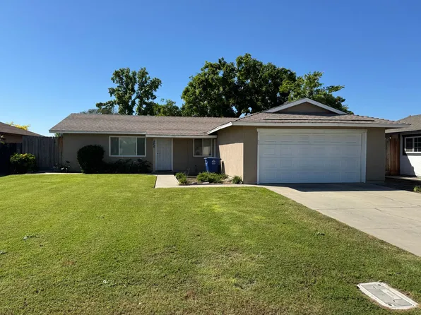 566 Meadow Ln, Kingsburg, CA 93631