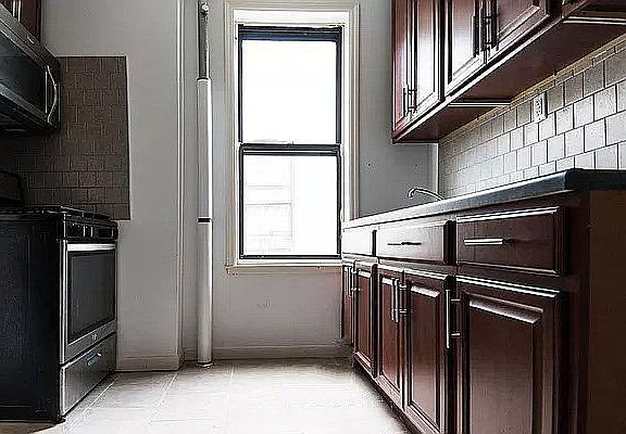 3rd image of 552 Parkside Ave