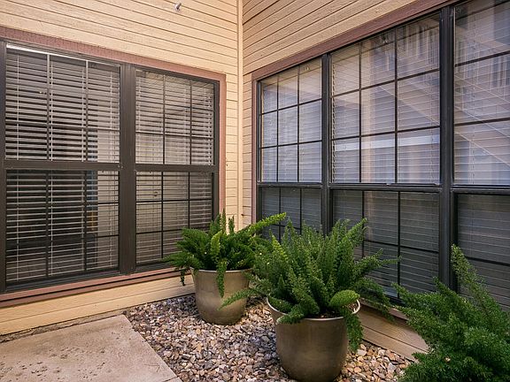3rd image of 1801 Steeplechase Dr #603