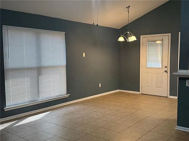 3 bed, 2.0 bath, 1213 sqft, $1,750 — Photo 4