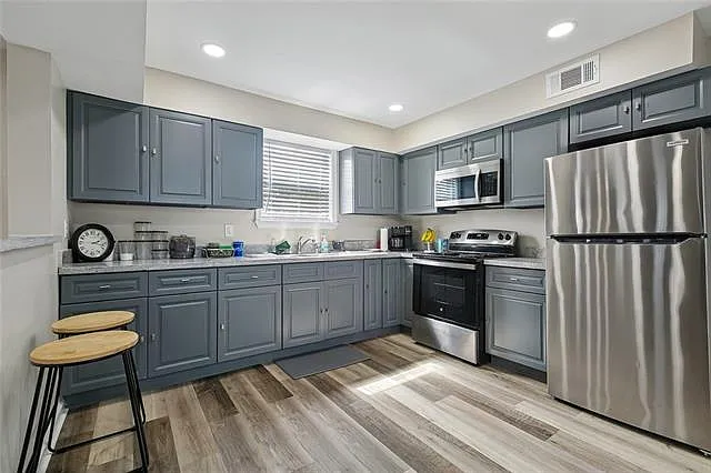 2416 Dante St — Photo 4