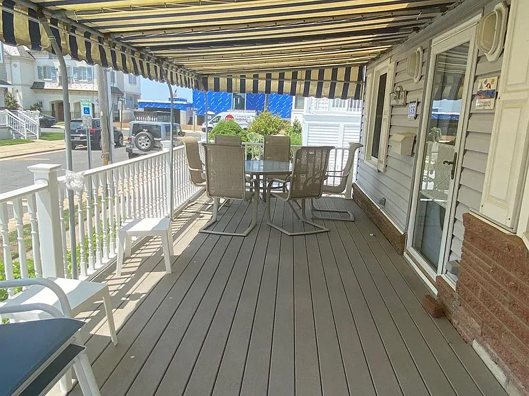 135 N Woodcrest Ave — Photo 13