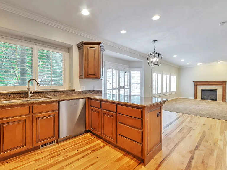 4497 Spring Meadow Dr — Photo 6