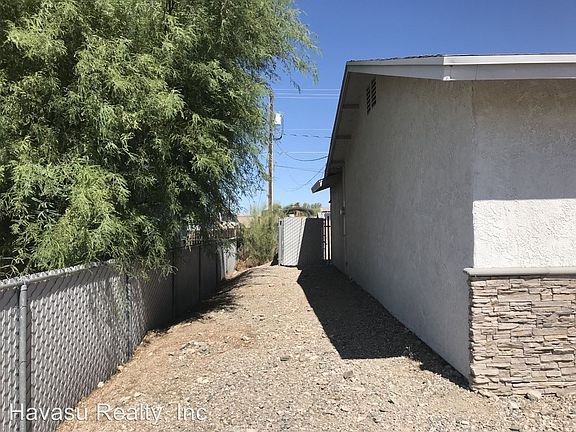 5th image of 2471 Smoketree Ave N