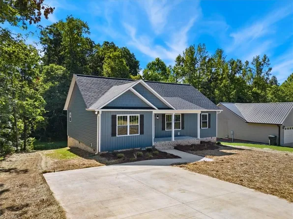 207 Harmon Dr, Thomasville, NC 27360