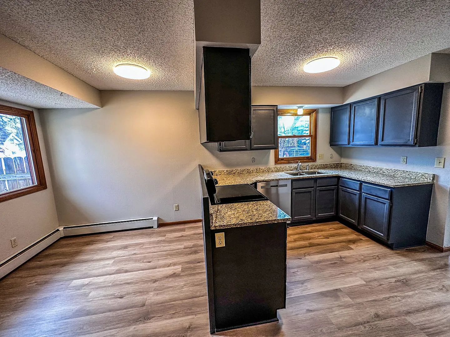Large Updated 3-Bed 2-Bath Townhome w/ Garage, Available for an Immediate Move In. — Photo 4