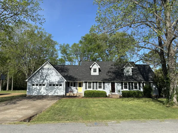 1305 Jewell Dr, Columbia, TN 38401