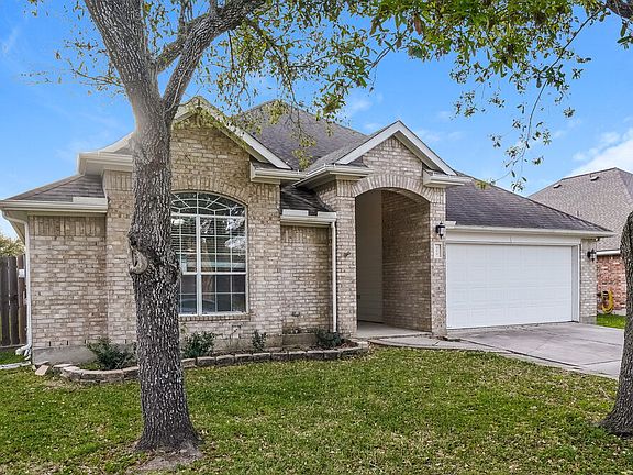3rd image of 403 Magnolia Estates Dr