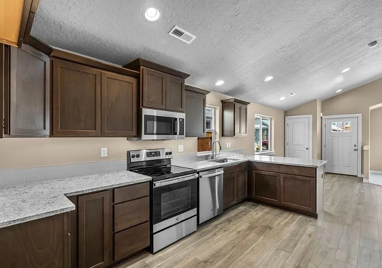 2541 NW Teak Ave — Photo 7