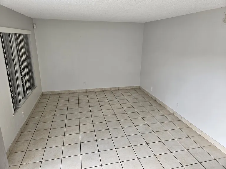 3714 SW 60th Ter #28 — Photo 9