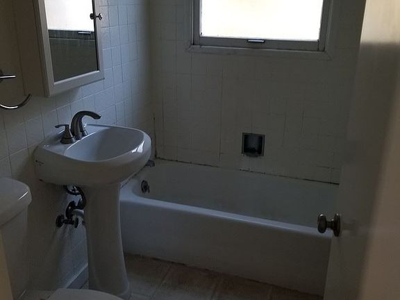 4th image of 1536 NW 51st St APT 09