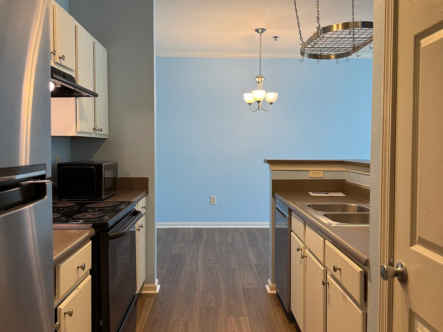 3 bed, 2.0 bath, 1216 sqft, $1,650 — Photo 1