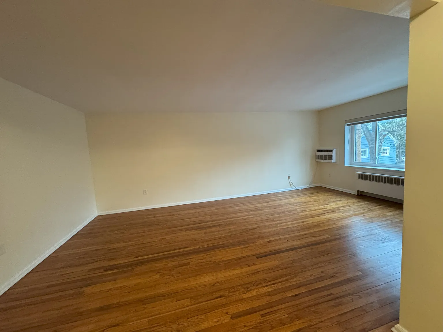 1 bed, 700 sqft, $1,800 — Photo 4