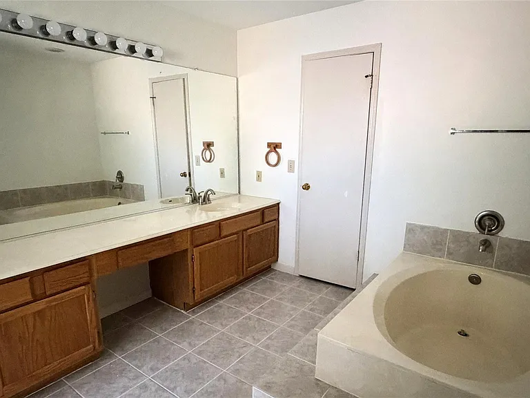 7771 Springville Dr — Photo 10