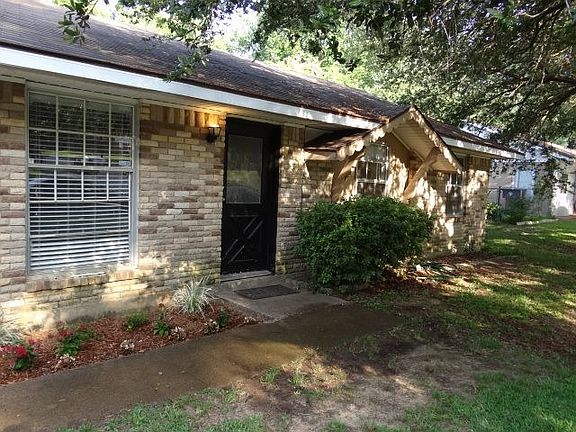 2nd image of 816 Pinkerton Dr
