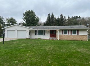 1899 Shorewood Dr, Norton Shores, MI 49441