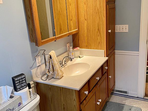 5th image of 1045 W 6th St Floor 2