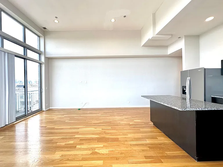 2157 N Damen Ave #305 — Photo 5