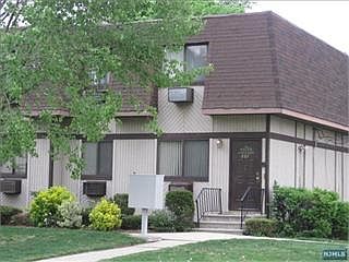 2nd image of 207 Lafayette Pl APT 1