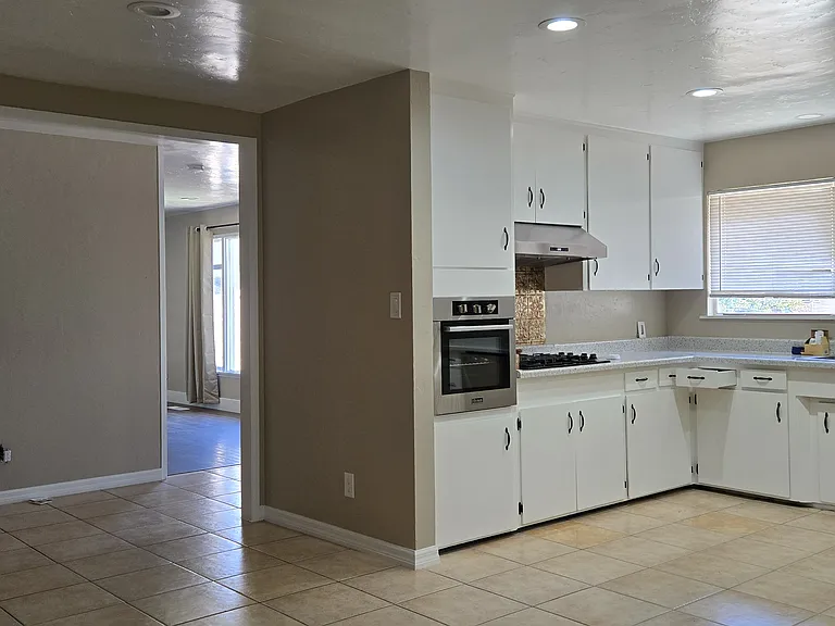 1125 S Mountain St — Photo 16