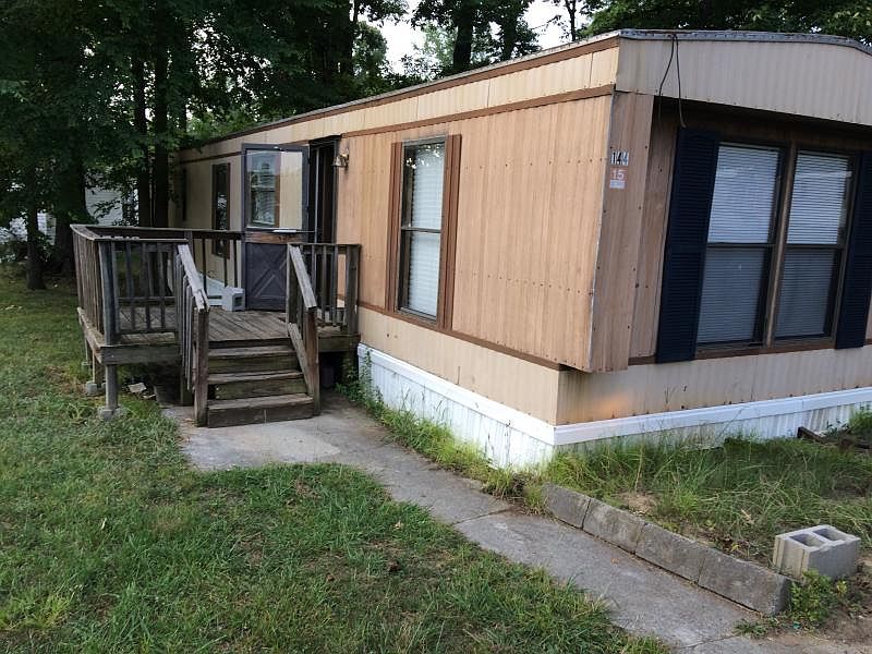 1st image of 49 Sherwood Forest Dr