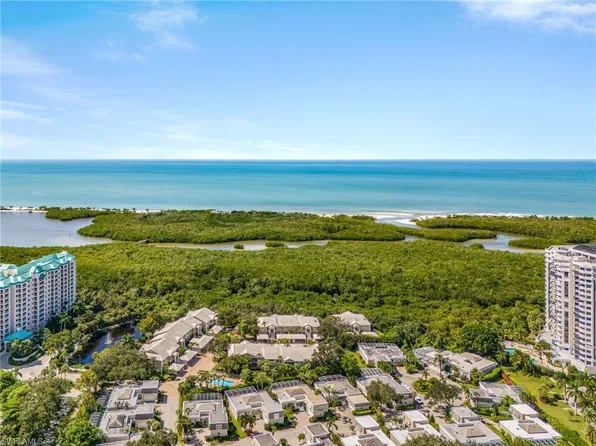 5899 Chanteclair Dr APT 211, Naples, FL 34108