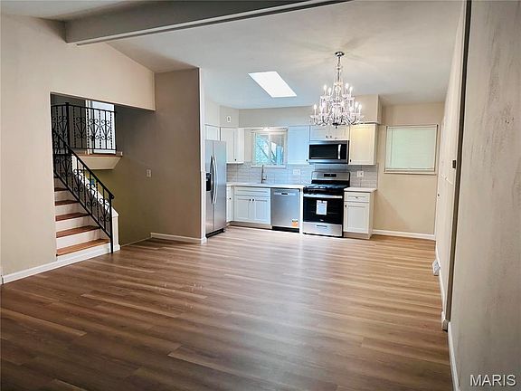4th image of 13 Floweridge Ln
