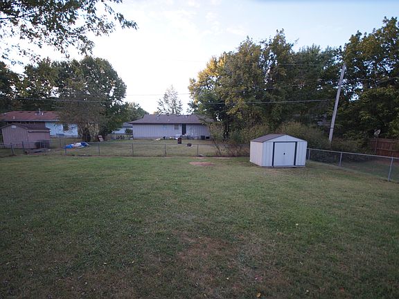 5th image of 111 N Drenda Ave