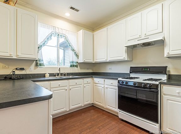 5th image of 737 Cherry Creek Dr