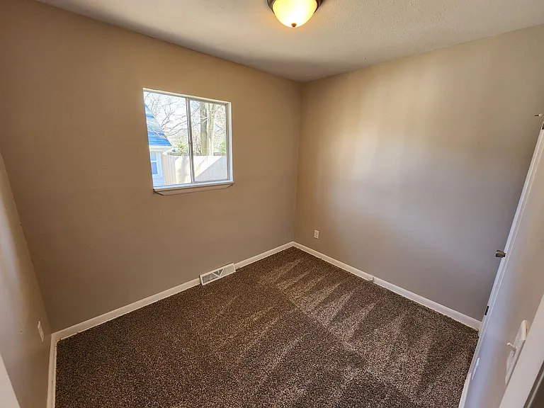 2854 W Walnut St — Photo 14