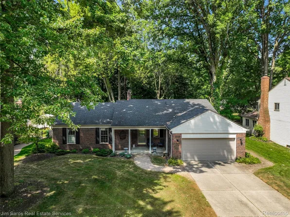 18605 Mayfield St, Livonia, MI 48152