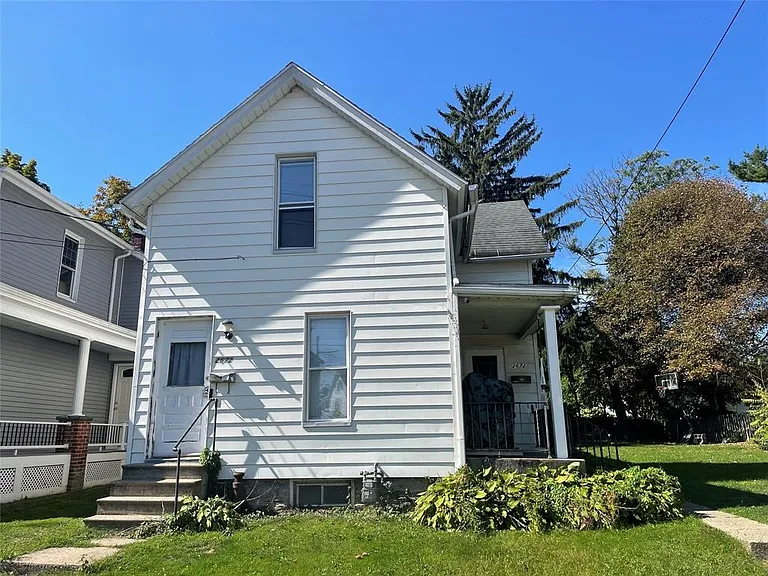 2672 Myrtle St — Photo 1