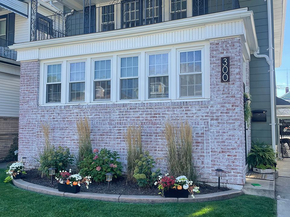 1st image of 300 Commonwealth Ave #2