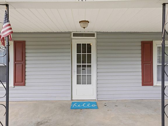 4th image of 121 Branch Rd