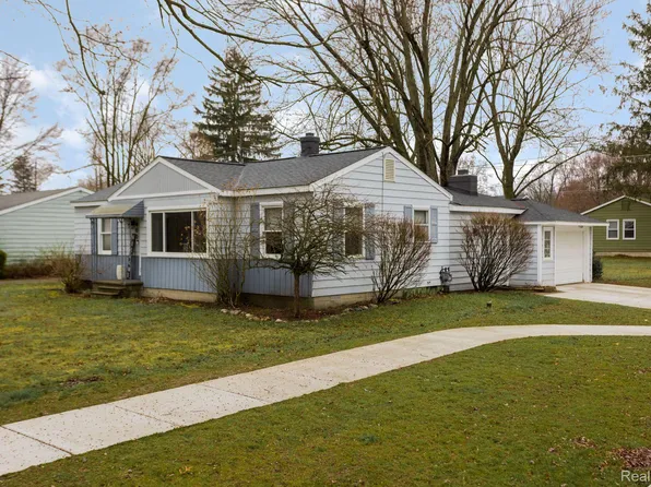 400 W Unadilla St, Pinckney, MI 48169