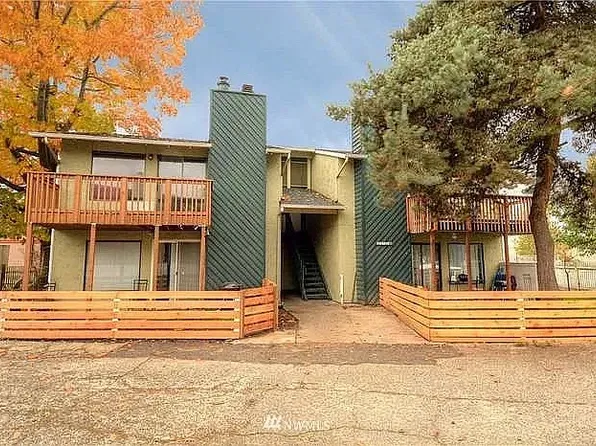 22 5th St NW #A, Auburn, WA 98002