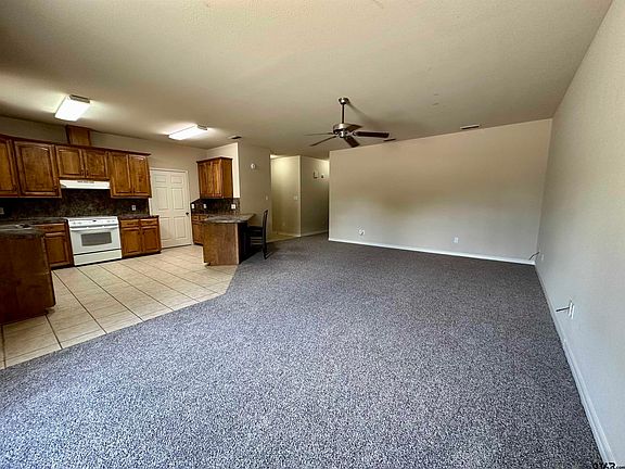 3rd image of 404 S White Oak Rd