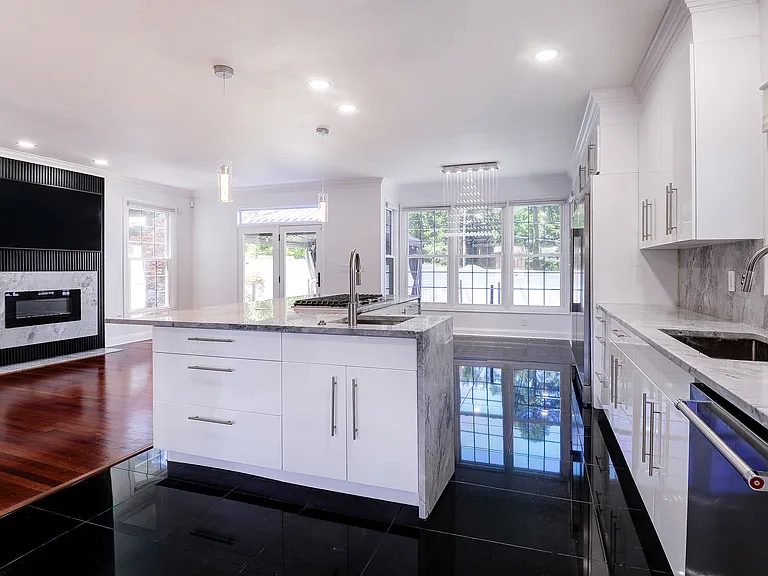 1628 Great Falls St — Photo 12